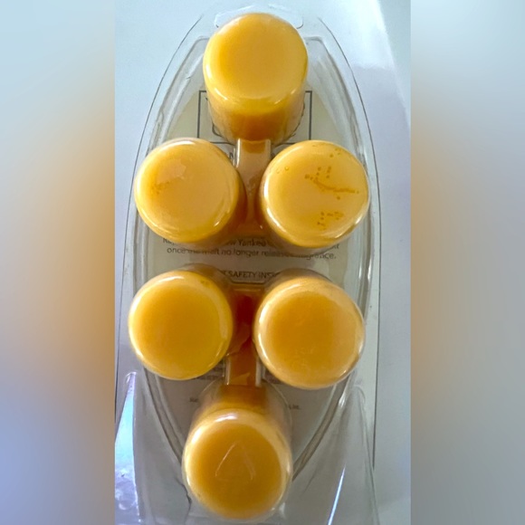 Various Brands Of Scented Wax Cubes. FREE Soy Candle Included with purchase - Picture 10 of 17